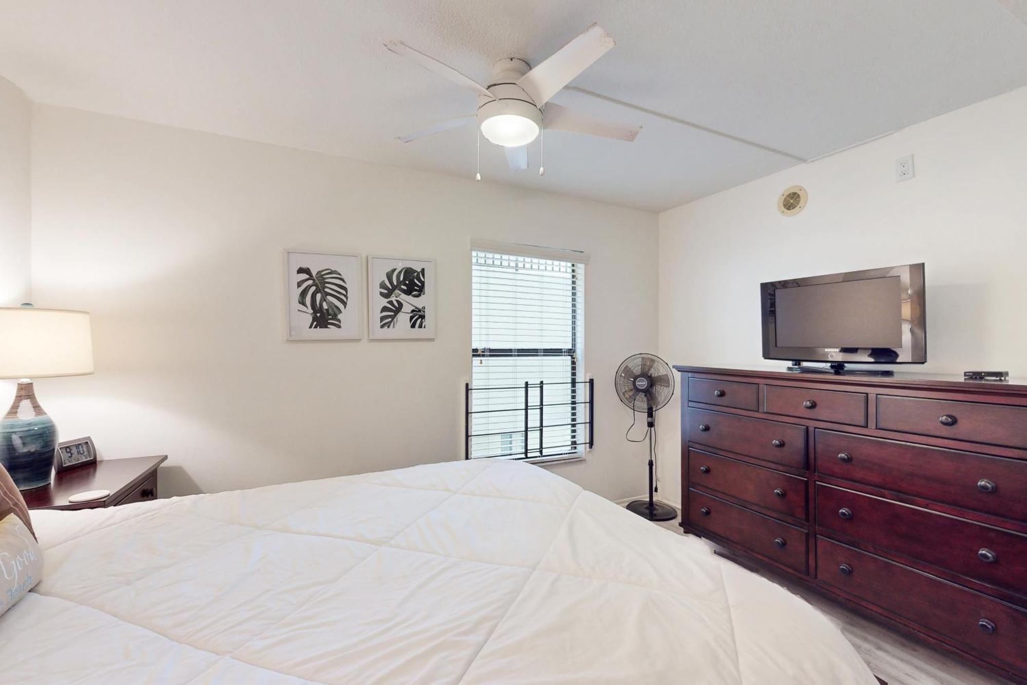 Ocean Breeze & Santa Maria Condos Fort Myers Beach Room photo
