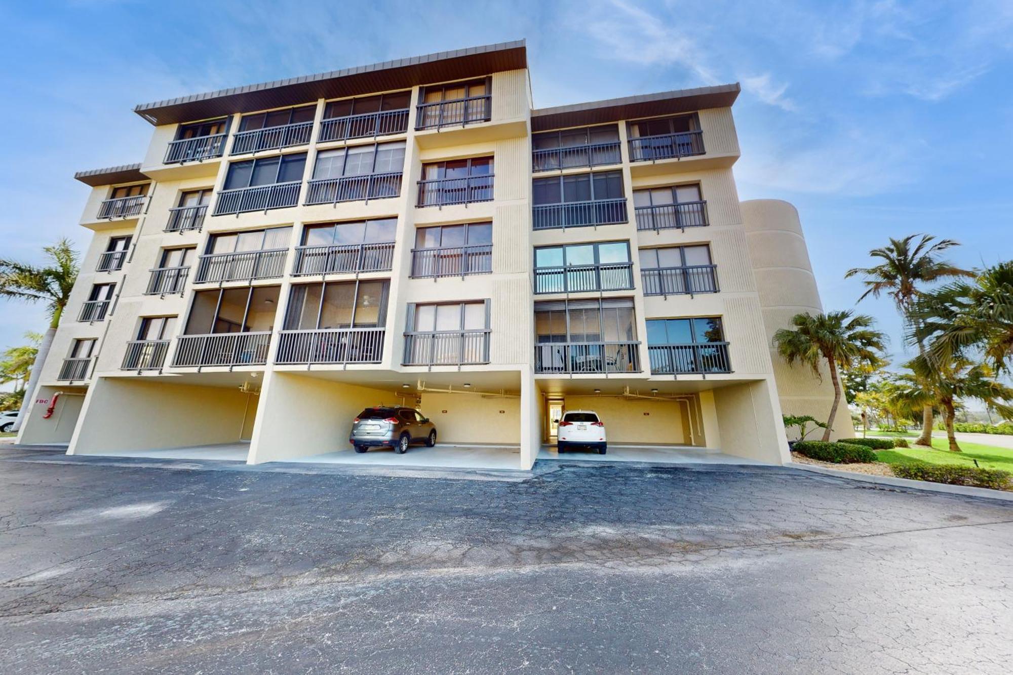 Ocean Breeze & Santa Maria Condos Fort Myers Beach Room photo