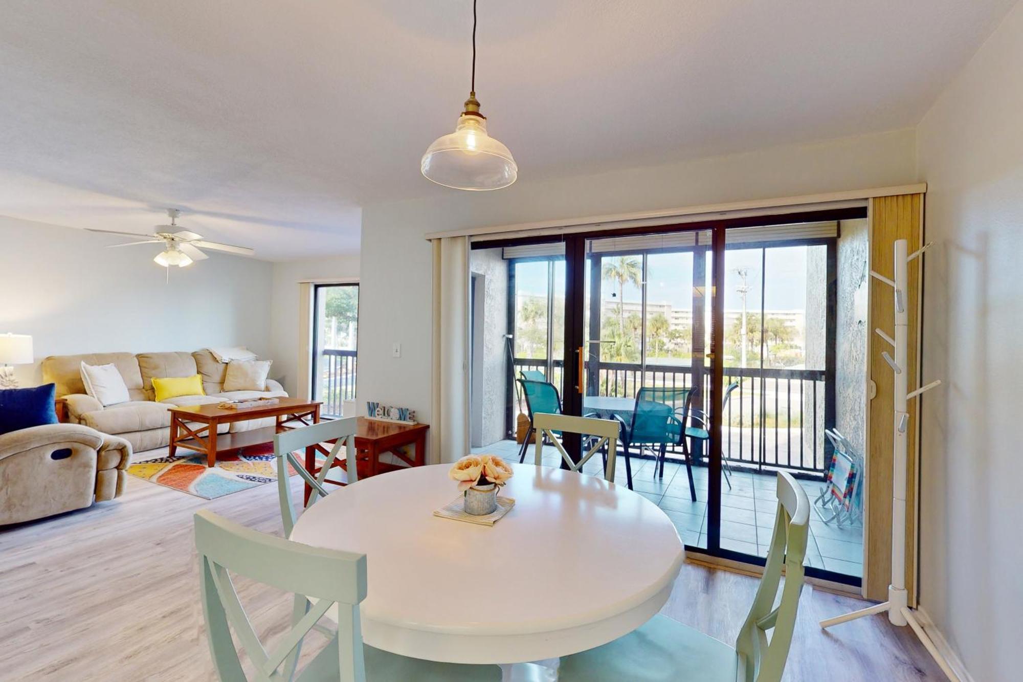 Ocean Breeze & Santa Maria Condos Fort Myers Beach Room photo