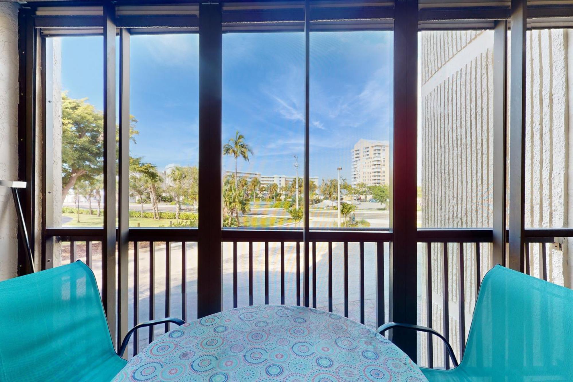 Ocean Breeze & Santa Maria Condos Fort Myers Beach Room photo