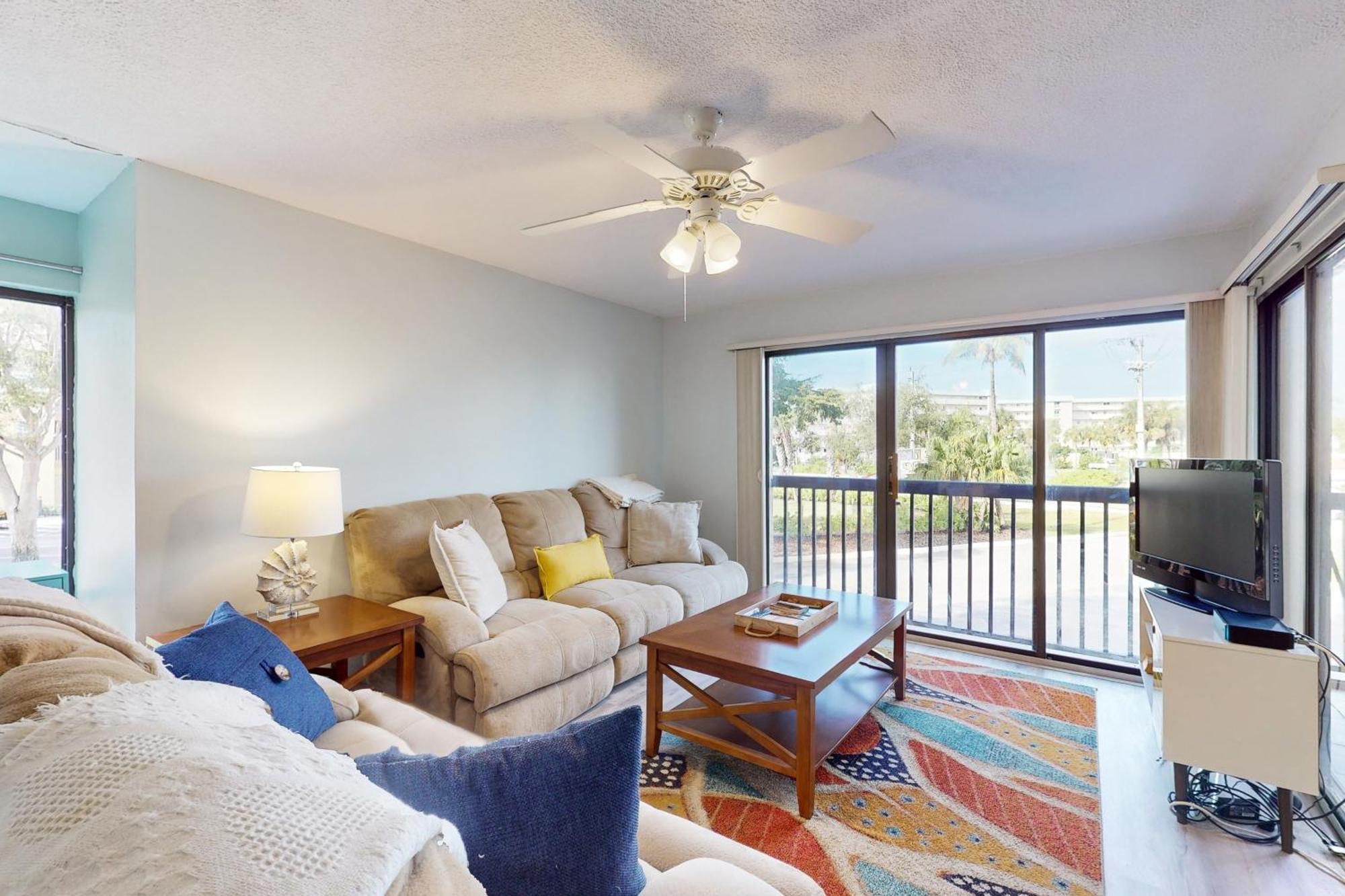 Ocean Breeze & Santa Maria Condos Fort Myers Beach Room photo